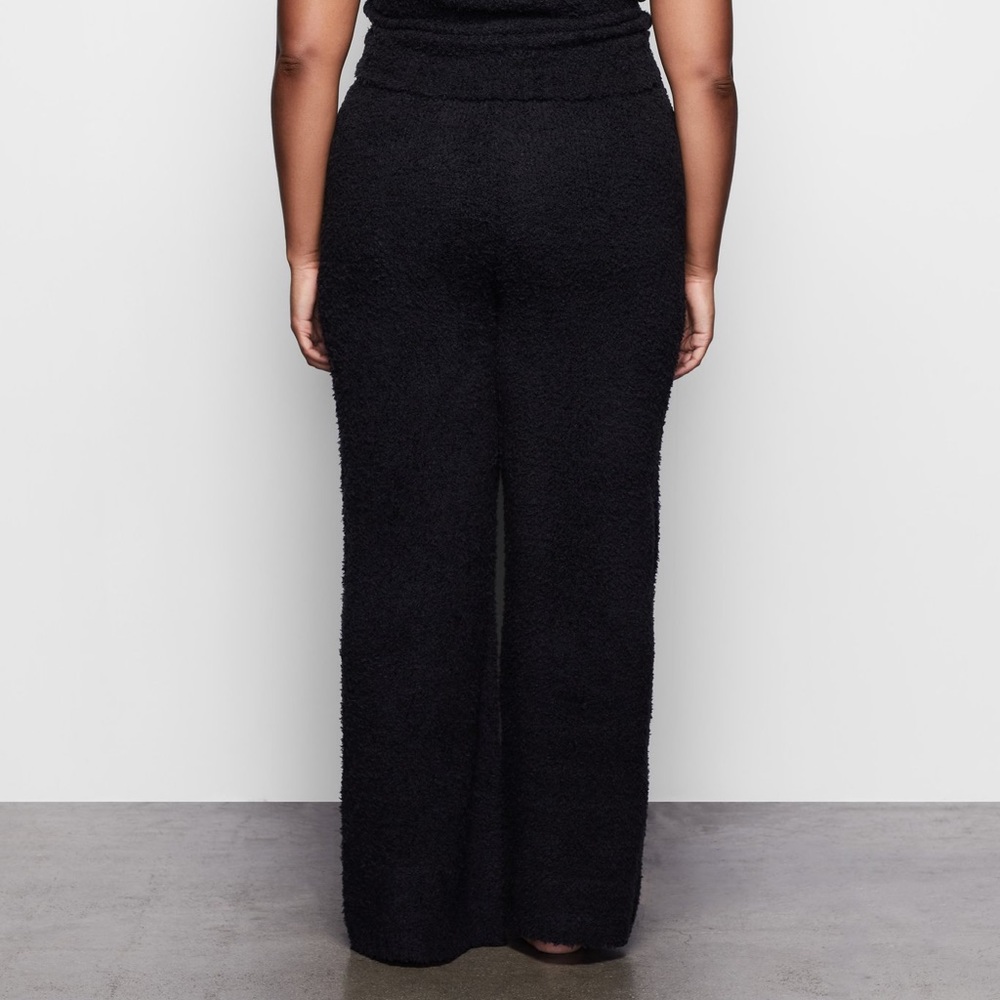 SOLD OUT NWT SKIMS COZY Knit Black Pants 4x-5x - Picture 3 of 3